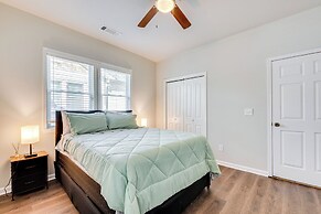 3 Mi to Downtown Atlanta: Bright & Modern Home!