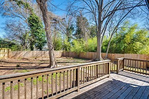 3 Mi to Downtown Atlanta: Bright & Modern Home!