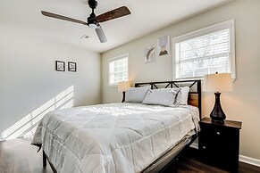 3 Mi to Downtown Atlanta: Bright & Modern Home!