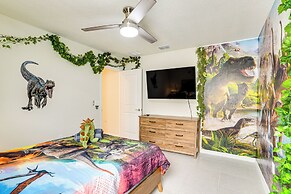 Outdoor Entertaining Space: Home in Davenport