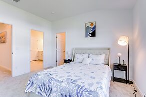 Lanai & Pool Access: Central Sarasota Townhome!