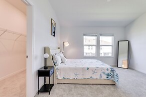 Lanai & Pool Access: Central Sarasota Townhome!