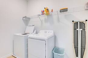 Lanai & Pool Access: Central Sarasota Townhome!