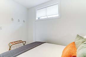 'black Walnut Cabin' on 2 Acres in Luray!