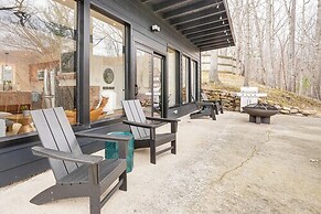 'black Walnut Cabin' on 2 Acres in Luray!