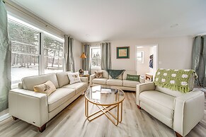 Walk to Lake: Pet-friendly Cottage in Jamestown!