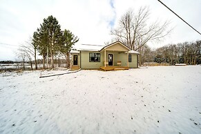 Walk to Lake: Pet-friendly Cottage in Jamestown!