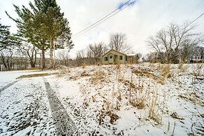 Walk to Lake: Pet-friendly Cottage in Jamestown!