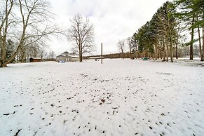 Walk to Lake: Pet-friendly Cottage in Jamestown!