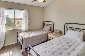 < 1 Mi to Antelope Valley Mall: Spacious Retreat!
