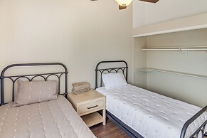 < 1 Mi to Antelope Valley Mall: Spacious Retreat!