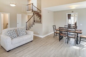 < 1 Mi to Antelope Valley Mall: Spacious Retreat!