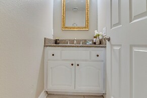 < 1 Mi to Antelope Valley Mall: Spacious Retreat!