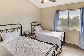 < 1 Mi to Antelope Valley Mall: Spacious Retreat!