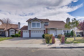 < 1 Mi to Antelope Valley Mall: Spacious Retreat!