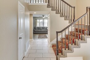 < 1 Mi to Antelope Valley Mall: Spacious Retreat!