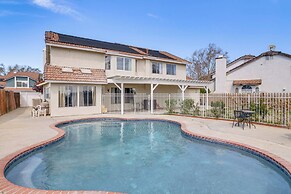 < 1 Mi to Antelope Valley Mall: Spacious Retreat!