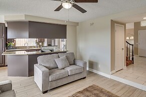 < 1 Mi to Antelope Valley Mall: Spacious Retreat!