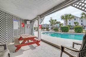 Walk to Beach: Condo w/ Balcony in Murrells Inlet!