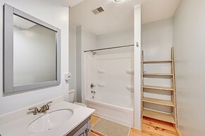 3 Mi to Dtwn: Family-friendly Home in South Haven!