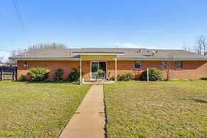 Family Friendly: Peaceful Home in Stamford!