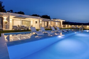Elira Luxury Villa - With Private Pool