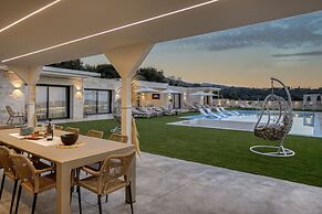 Elira Luxury Villa - With Private Pool
