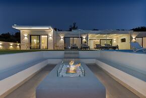 Elira Luxury Villa - With Private Pool