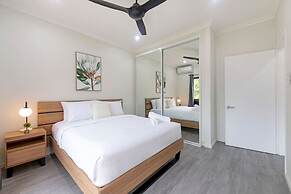 Zen Coastal Hideaway Modern Hospital Beach