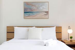 Zen Coastal Hideaway Modern Hospital Beach