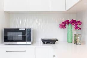 Zen Coastal Hideaway Modern Hospital Beach