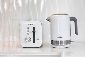 Zen Coastal Hideaway Modern Hospital Beach