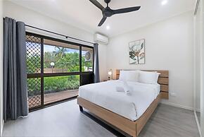 Zen Coastal Hideaway Modern Hospital Beach