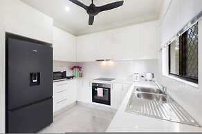 Zen Coastal Hideaway Modern Hospital Beach