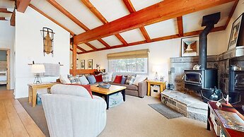 Villa De Los Pinos #09 3 Bedroom Condo