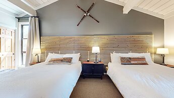 Villa De Los Pinos #09 3 Bedroom Condo