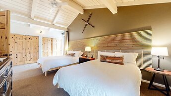 Villa De Los Pinos #09 3 Bedroom Condo