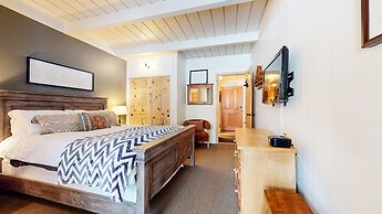 Villa De Los Pinos #09 3 Bedroom Condo