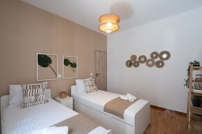 LIV - Seaside Getaway in Glyfada