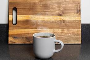 Thena Hotel - Chic and Cozy Studio