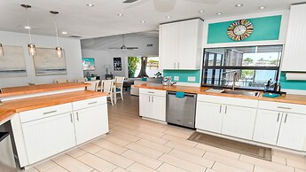 Amazing - 4 Bed Billiard Table Luxury Canal Pool