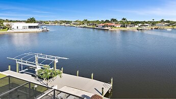 Amazing - 4 Bed Billiard Table Luxury Canal Pool