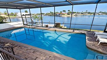 Amazing - 4 Bed Billiard Table Luxury Canal Pool