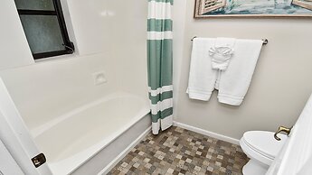 Amazing - 4 Bed Billiard Table Luxury Canal Pool