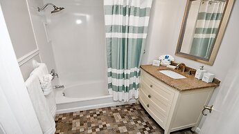 Amazing - 4 Bed Billiard Table Luxury Canal Pool