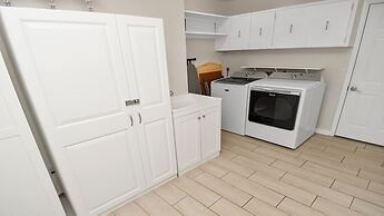 Amazing - 4 Bed Billiard Table Luxury Canal Pool