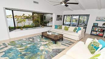 Amazing - 4 Bed Billiard Table Luxury Canal Pool