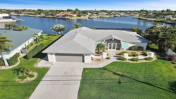 Amazing - 4 Bed Billiard Table Luxury Canal Pool