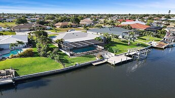 Amazing - 4 Bed Billiard Table Luxury Canal Pool