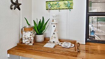 Amazing - 4 Bed Billiard Table Luxury Canal Pool